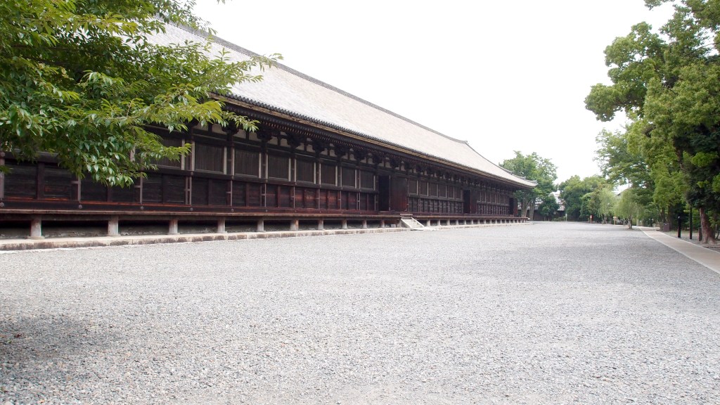 Sanjusangendo Temple (三十三間堂)
