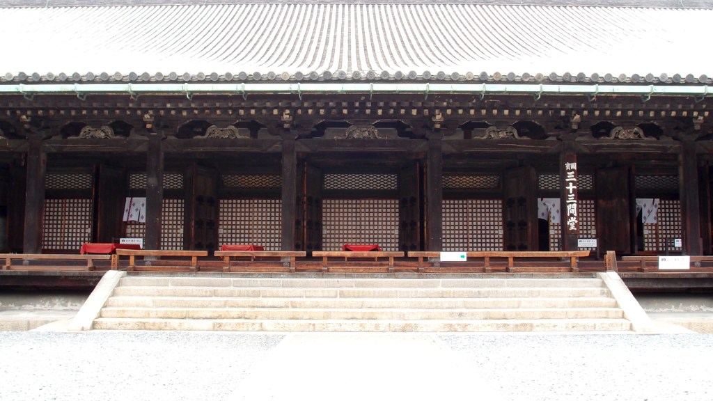 Sanjusangendo Temple (三十三間堂)