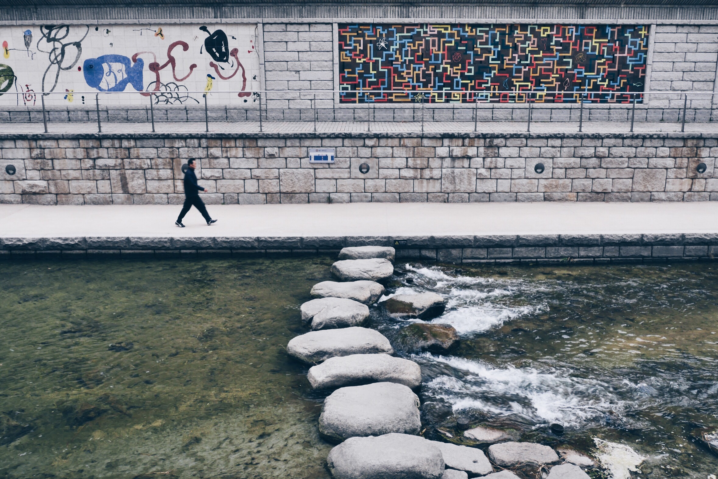 Cheonggyecheon Stream (청계천), Seoul.