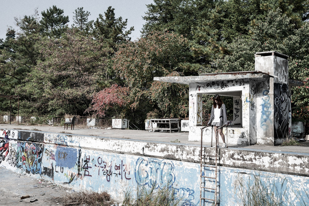 Seoul National University and the Abandoned Pool (서울대 폐수영장)