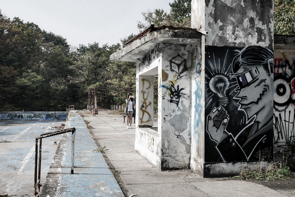 Seoul National University and the Abandoned Pool (서울대 폐수영장)