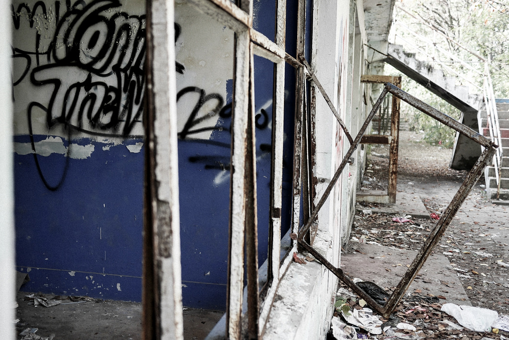 Seoul National University and the Abandoned Pool (서울대 폐수영장)