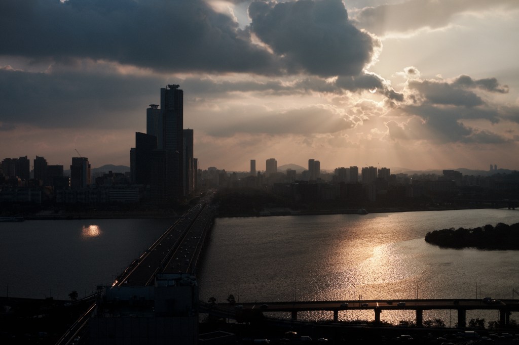 Seoul in Autumn: Sunset at Mapo, South&nbsp;Korea.